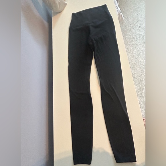 Lululemon Wunder Train High-Rise Tight 25"- black size 2 Great condition. - Picture 6 of 6